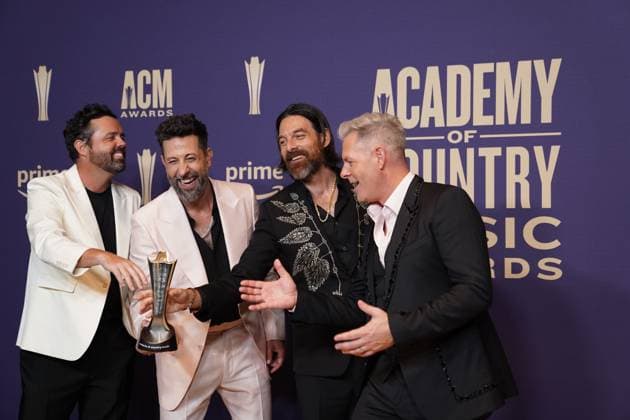 May 16, 2024, Frisco, Texas, United States: (L-R) Brad Tursi, Matthew Ramsi, Geoff Sprung and Trevor Rosen members of the band Old Dominion and winners of the Group of the Year award, pose with their prize in the press room during the 59th Academy of Country Music Awards Ceremony at The Ford Center at the Star. Frisco United States - ZUMAe321 20240516_zea_e321_003 Copyright: xJavierxVicenciox xEyepixxGroupx