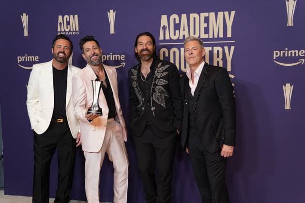 May 16, 2024, Frisco, Texas, United States: (L-R) Brad Tursi, Matthew Ramsi, Geoff Sprung and Trevor Rosen members of the band Old Dominion and winners of the Group of the Year award, pose with their prize in the press room during the 59th Academy of Country Music Awards Ceremony at The Ford Center at the Star. Frisco United States - ZUMAe321 20240516_zea_e321_029 Copyright: xJavierxVicenciox xEyepixxGroupx