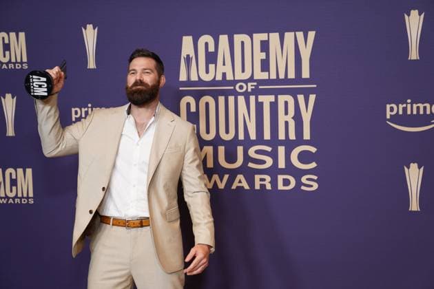 May 16, 2024, Frisco, Texas, United States: Jordan Davis, winner of the Song of the Year award for Next Thing You Know poses with their prize in the press room during the 59th Academy of Country Music Awards Ceremony at The Ford Center at the Star. Frisco United States - ZUMAe321 20240516_zea_e321_034 Copyright: xJavierxVicenciox xEyepixxGroupx