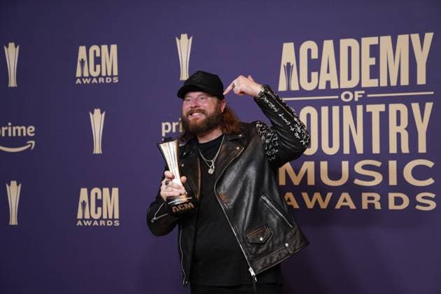 May 16, 2024, Frisco, Texas, United States: Nate Smith, winner of the New Male Artist of the Year award, poses with his prize in the press room during the 59th Academy of Country Music Awards Ceremony at The Ford Center at the Star. Frisco United States - ZUMAe321 20240516_zea_e321_038 Copyright: xJavierxVicenciox xEyepixxGroupx