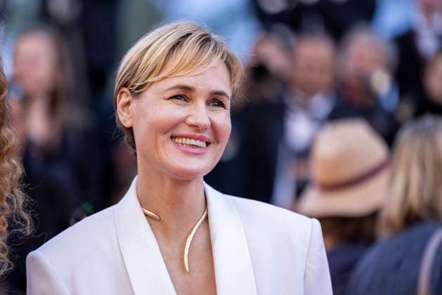B MontÃ e des marches du film Â Kinds of Kindness Â lors du 77eme Festival International du Film de Cannes Judith Godreche MontÃ e des marches du film Â Kinds of Kindness Â lors du 77eme Festival International du Film de Cannes, au Palais des Festivals Ã Cannes On may 17th 2024 Olivier Borde Bestimage Red carpet of the movie Â Kinds of Kindness Â during the 77th Cannes International Film Festival at the Palais des Festivals in Cannes, France On may 17th 2024 Cannes France  Copyright: xOLIVIERxBORDEx xBESTIMAGExOLIVIERxBORDEx xBESTIMAGEx