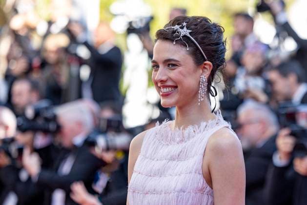 B MontÃ e des marches du film Â Kinds of Kindness Â lors du 77eme Festival International du Film de Cannes Margaret Qualley MontÃ e des marches du film Â Kinds of Kindness Â lors du 77eme Festival International du Film de Cannes, au Palais des Festivals Ã Cannes On may 17th 2024 Olivier Borde Bestimage Red carpet of the movie Â Kinds of Kindness Â during the 77th Cannes International Film Festival at the Palais des Festivals in Cannes, France On may 17th 2024 Cannes France  Copyright: xOLIVIERxBORDEx xBESTIMAGExOLIVIERxBORDEx xBESTIMAGEx