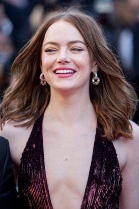 B MontÃ e des marches du film Â Kinds of Kindness Â lors du 77eme Festival International du Film de Cannes Emma Stone MontÃ e des marches du film Â Kinds of Kindness Â lors du 77eme Festival International du Film de Cannes, au Palais des Festivals Ã Cannes On may 17th 2024 Olivier Borde Bestimage Red carpet of the movie Â Kinds of Kindness Â during the 77th Cannes International Film Festival at the Palais des Festivals in Cannes, France On may 17th 2024 Cannes France  Copyright: xOLIVIERxBORDEx xBESTIMAGExOLIVIERxBORDEx xBESTIMAGEx