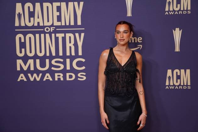 May 16, 2024, Frisco, Texas, United States: Singer Dua Lipa poses in the press room during the 59th Academy of Country Music Awards Ceremony at The Ford Center at the Star. on May 16, 2024 in Frisco, United States. Frisco United States - ZUMAe321 20240516_zea_e321_044 Copyright: xJavierxVicenciox xEyepixxGroupx
