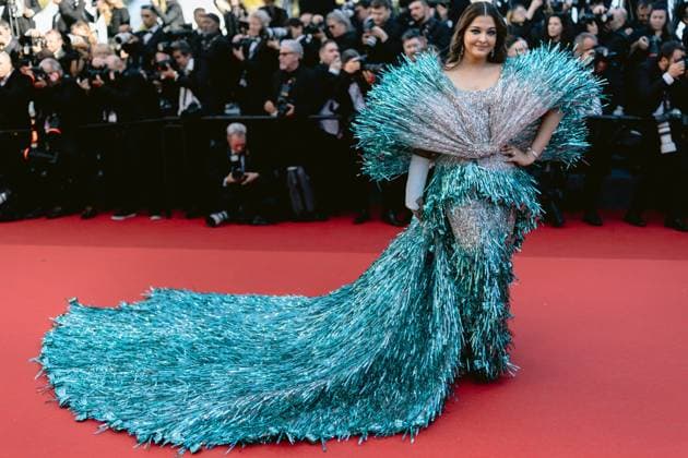 77eme Festival International du Film de Cannes Montee des marches du film Kinds of Kindness 77th International Cannes Film Festival Red Carpet of Kinds of Kindness movie 305079 2024 05 17 Alpes Maritimes Cannes France Rai, Aishwarya  Copyright: xTerencexBaelenx STAR_305079_013