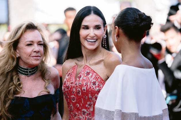 77eme Festival International du Film de Cannes Montee des marches du film Kinds of Kindness 77th International Cannes Film Festival Red Carpet of Kinds of Kindness movie 305079 2024 05 17 Alpes Maritimes Cannes France Moore, Demi Scheufele Gruosi, Caroline  Copyright: xTerencexBaelenx STAR_305079_035
