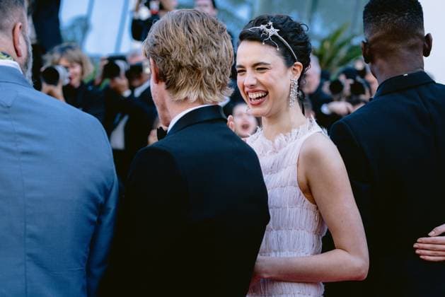 77eme Festival International du Film de Cannes Montee des marches du film Kinds of Kindness 77th International Cannes Film Festival Red Carpet of Kinds of Kindness movie 305079 2024 05 17 Alpes Maritimes Cannes France Qualley , Sarah Margaret  Copyright: xTerencexBaelenx STAR_305079_155