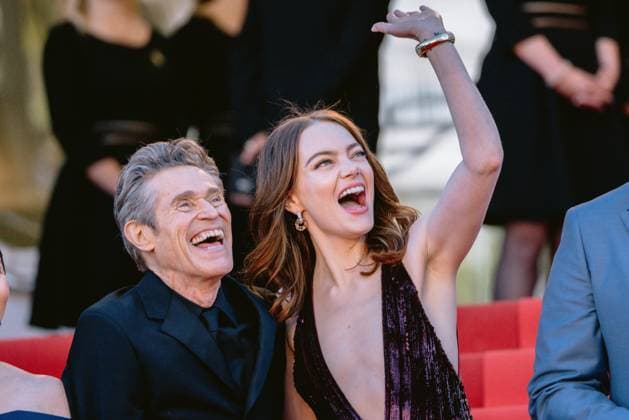 77eme Festival International du Film de Cannes Montee des marches du film Kinds of Kindness 77th International Cannes Film Festival Red Carpet of Kinds of Kindness movie 305079 2024 05 17 Alpes Maritimes Cannes France Dafoe, Willem Stone, Emma  Copyright: xTerencexBaelenx STAR_305079_168