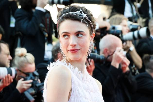 77eme Festival International du Film de Cannes Montee des marches du film Kinds of Kindness 77th International Cannes Film Festival Red Carpet of Kinds of Kindness movie 305081 2024 05 17 Cannes France Qualley , Sarah Margaret  Copyright: xIvankaxVoisinx xStarfacex STAR_305081_053