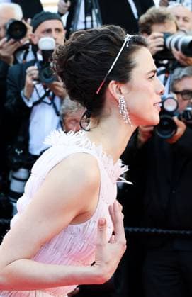 77eme Festival International du Film de Cannes Montee des marches du film Kinds of Kindness 77th International Cannes Film Festival Red Carpet of Kinds of Kindness movie 305081 2024 05 17 Cannes France Qualley , Sarah Margaret  Copyright: xIvankaxVoisinx xStarfacex STAR_305081_060