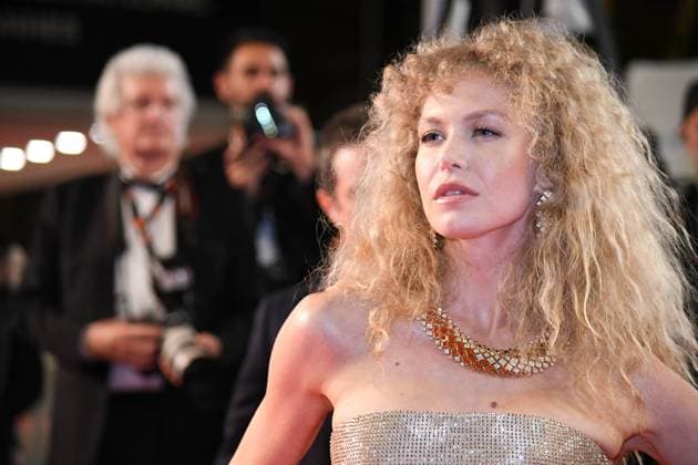77eme Festival International du Film de Cannes MontÃ e des marches du film OH CANADA 77th International Cannes Film Festival Red Carpet for OH CANADA movie Penelope Mitchell 305086 2024 05 17  Copyright: xAnthonyxCarrelx xStarfacex STAR_305086_003