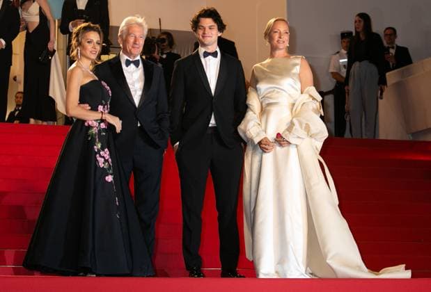 77eme Festival International du Film de Cannes MontÃ e des marches du film Oh Canada 77th Cannes Film Festival Red carpet of the film Oh, Canada Alejandra Silva, Richard Gere, Homer Gere and Uma Thurman 305089 2024 05 17 Cannes France  Copyright: xIsabellexVautierx xStarfacex STAR_305089_035