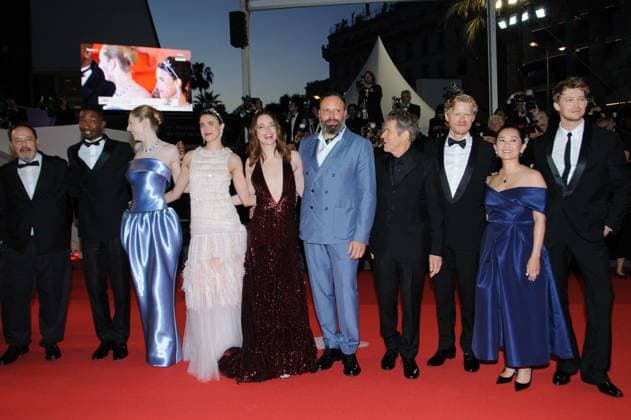 Cannes Kinds Of Kindness Red Carpet NG Joe Alwyn, Hong Chau, Willem Dafoe, Emma Stone, Yorgos Lanthimos, Jesse Plemons, Margaret Qualley, Mamoudou Athie, Hunter Schafer, Ed Guiney, Kasia Malipan and Andrew Lowe attending the ?Kinds Of Kindness? Screening and Red Carpet at Palais Des Festivals in Cannes, France on May 17 2024 as part of the 77th Cannes Film Festival. Photo by Nicolas Genin ABACAPRESS.COM Cannes France Copyright: xGeninxNicolas ABACAx