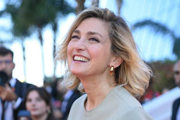 Cannes Kinds Of Kindness Premiere Julie Gayet attending the Kinds Of Kindness Premiere as part of the 77th Cannes International Film Festival in Cannes, France on May 17, 2024. Photo by Aurore Marechal ABACAPRESS.COM Cannes France  Copyright: xMarechalxAurore ABACAx