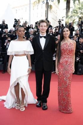Annual Cannes Film Festival - Kinds of Kindness Red Carpet - Cannes DN Sophie Wilde, Mike Faist and Demi Moore attend the Kinds of Kindness Red Carpet at the 77th annual Cannes Film Festival at Palais des Festivals on May 17, 2024 in Cannes, France. Photo by David NIVIERE ABACAPRESS.COM CANNES France  Copyright: xNivierexDavid ABACAPRESS.COMx