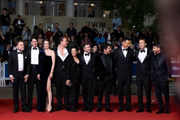 M Montà e des marches du film  The Surfer  lors du 77eme Festival International du Film de Cannes Robert Connolly, guest, Leonora Darby, Alexander Bertrand, Brunella Cocchiglia, Thomas Martin, Lorcan Finnegan, Julian McMahon, Justin Rosniak Montà e des marches du film  The Surfer  lors du 77eme Festival International du Film de Cannes, au Palais des Festivals à Cannes On may 17th 2024 Jacovides Moreau Bestimage Red carpet of the movie  The Surfer  during the 77th Cannes International Film Festival at the Palais des Festivals in Cannes, France On may 17th 2024 Cannes France Copyright: xJACOVIDES-MOREAUx xBESTIMAGExJACOVIDES-MOREAUx xBESTIMAGEx