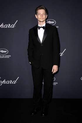B Photocall du diner TrophÃ e Chopard au Carlton Beach lors du 77eme Festival International du Film de Cannes Mike Faist Photocall du diner TrophÃ e Chopard au Carlton Beach lors du 77eme Festival International du Film de Cannes Le 17 mai 2024 Olivier Borde Bestimage Photocall of the dinner Chopard Trophy during the 77th annual Cannes Film Festival at Carlton Beach On May 17th 2024 Cannes France  Copyright: xOLIVIERxBORDEx xBESTIMAGExOLIVIERxBORDEx xBESTIMAGEx