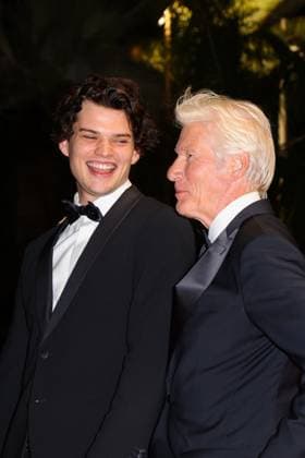 J Descente des marches du film Â Oh Canada Â lors du 77eme Festival International du Film de Cannes Homer James Jigme Gere et son pere Richard Gere Descente des marches du film Oh Canada lors du 77eme Festival International du Film de Cannes, au Palais des Festivals Ã Cannes Le 17 mai 2024 Jacovides Moreau Bestimage People leaving the red carpet of the movie Oh Canada during the 77th Cannes International Film Festival at the Palais des Festivals in Cannes, France On may 17th 2024 Cannes France  Copyright: xJACOVIDES-MOREAUx xBESTIMAGExJACOVIDES-MOREAUx xBESTIMAGEx