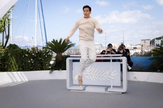 Cannes - Black Dog Photocall Eddie Li attends the Black Dog Photocall at the 77th annual Cannes Film Festival at Palais des Festivals on May 18, 2024 in Cannes, France. Photo by Shootpix ABACAPRESS.COM Cannes France  Copyright: xShootpix ABACAx