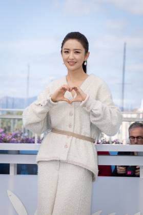 Cannes - Black Dog Photocall Tong Liya attends the Black Dog Photocall at the 77th annual Cannes Film Festival at Palais des Festivals on May 18, 2024 in Cannes, France Photo by Shootpix ABACAPRESS.COM Cannes France  Copyright: xShootpix ABACAx