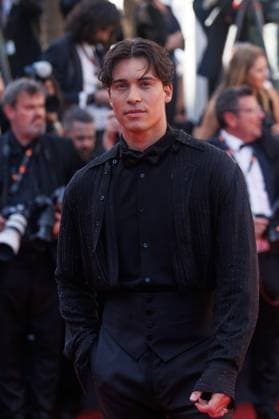 Festival de Cannes Carpet Kinds of Kindness Tim Schaecker at the premiere Kinds of Kindness during the 77th Cannes International Film Festival at the Palais de Festival in Cannes on 17 05 2024 Copyright: xEventpressxKochanx