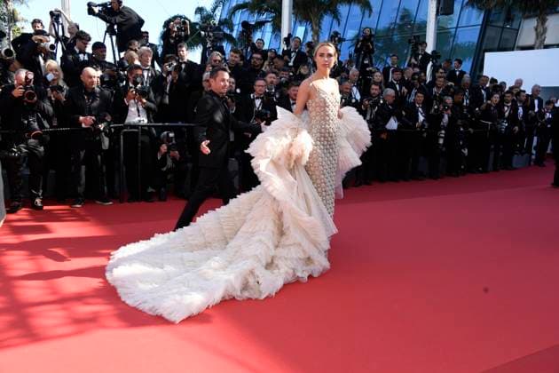 Kimberley Garner at the KINDS OF KINDNESS premiere at the 77 th Cannes Film Festival 17 05 2024