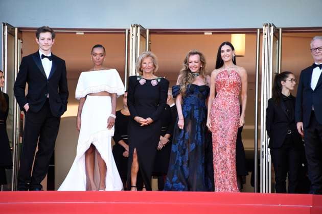 Mike Faist, Sophie Wilden, Iris Knobloch, Caroline Scheufele and Demi Moore at the KINDS OF KINDNESS premiere at the 77th Cannes Film Festival 17 05 2024
