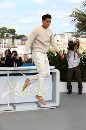May 18, 2024, Cannes, Cote D azur, France: EDDIE PENG executves an acrobatic jump during the Black Dog photocall at the 77th Annual Cannes Film Festival at Palais des Festivals in Cannes, France Cannes France - ZUMAc179 20240518_zep_c179_023 Copyright: xMickaelxChavetx
