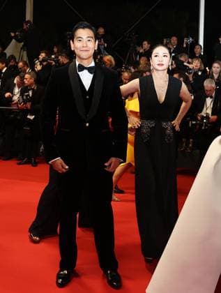 (240518) -- CANNES, May 18, 2024 -- Actor Eddie Peng (L) and actress Liang Jing arrive at the red carpet for the film Gou Zhen (Black Dog) during the 77th edition of the Cannes Film Festival in Cannes, southern France, on May 17, 2024. The film Gou Zhen (Black Dog) is in competition for the category Un Certain Regard of the festival. ) FRANCE-CANNES-FILM FESTIVAL-BLACK DOG GaoxJing 