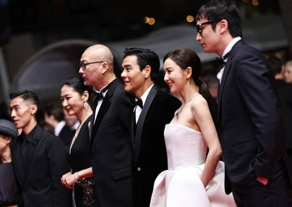 (240518) -- CANNES, May 18, 2024 -- Chinese director Guan Hu (3rd L) and cast members Zhou You (1st L), Liang Jing (2nd L), Eddie Peng (3rd R) and Tong Liya (2nd R) arrive at the red carpet for the film Gou Zhen (Black Dog) during the 77th edition of the Cannes Film Festival in Cannes, southern France, on May 17, 2024. The film Gou Zhen (Black Dog) is in competition for the category Un Certain Regard of the festival. ) FRANCE-CANNES-FILM FESTIVAL-BLACK DOG GaoxJing 