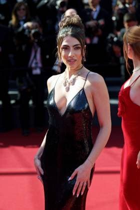 Cannes, France 17th May, 2024 Giulia Salemi attends Kinds of Kindness Screening red carpet at the 77th annual Cannes Film Festival at Palais des Festivals on May 17, 2024 in Cannes, France CINEMA 77eme Festival de Cannes Red Carpet du film Kinds of Kindness 17 05 2024 NorbertScanella Panoramic 