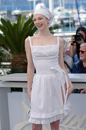 Kinds of Kindness photocall at 77th Festival de Cannes - Cannes, France CANNES, FRANCE. May 18, 2024: Hunter Schafer at the Kinds of Kindness photocall at the 77th Festival de Cannes. Picture: Paul Smith Featureflash Cannes France  Copyright: xPaulxSmithx xFeatureflashx