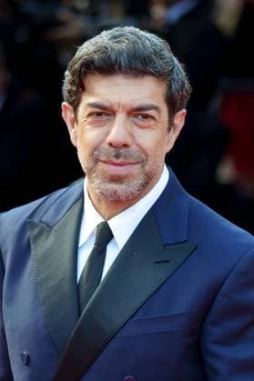 Cannes, France 17th May, 2024 Pierfrancesco Favino attends Kinds of Kindness Screening red carpet at the 77th annual Cannes Film Festival at Palais des Festivals on May 17, 2024 in Cannes, France CINEMA 77eme Festival de Cannes Red Carpet du film Kinds of Kindness 17 05 2024 NorbertScanella Panoramic 