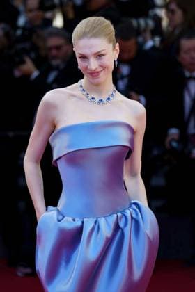 Bilder des Jahres 2024, Entertainment 05 Mai Entertainment Themen der Woche KW20 Cannes, France 17th May, 2024 Hunter Schafer attends Kinds of Kindness Screening red carpet at the 77th annual Cannes Film Festival at Palais des Festivals on May 17, 2024 in Cannes, France CINEMA 77eme Festival de Cannes Red Carpet du film Kinds of Kindness 17 05 2024 NorbertScanella Panoramic 
