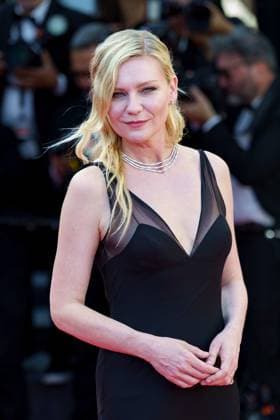 Cannes, France 17th May, 2024 Kirsten Dunst attends Kinds of Kindness Screening red carpet at the 77th annual Cannes Film Festival at Palais des Festivals on May 17, 2024 in Cannes, France CINEMA 77eme Festival de Cannes Red Carpet du film Kinds of Kindness 17 05 2024 NorbertScanella Panoramic 
