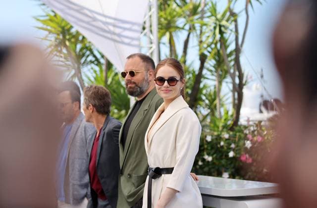 Photocall du film Kinds of Kindness lors du 77eme Festival International du Film de Cannes Yorgos Lanthimos et Emma Stone Photocall du film Kinds of Kindness lors du 77eme Festival International du Film de Cannes le 18 mai 2024 Jacovides Moreau Bestimage Photocall for the film Kinds of Kindness at the 77th Cannes International Film Festival on 18 May 2024 Cannes France  Copyright: xJACOVIDES-MOREAUx xBESTIMAGExJACOVIDES-MOREAUx xBESTIMAGEx