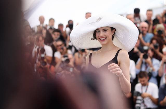 Photocall du film Kinds of Kindness lors du 77eme Festival International du Film de Cannes Margaret Qualley Photocall du film Kinds of Kindness lors du 77eme Festival International du Film de Cannes le 18 mai 2024 Jacovides Moreau Bestimage Photocall for the film Kinds of Kindness at the 77th Cannes International Film Festival on 18 May 2024 Cannes France  Copyright: xJACOVIDES-MOREAUx xBESTIMAGExJACOVIDES-MOREAUx xBESTIMAGEx