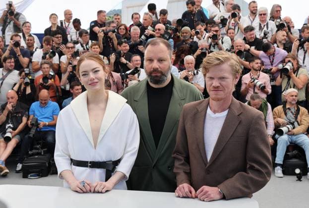 Photocall du film Kinds of Kindness lors du 77eme Festival International du Film de Cannes Emma Stone, Yorgos Lanthimos, Jesse Plemons Photocall du film Kinds of Kindness lors du 77eme Festival International du Film de Cannes le 18 mai 2024 Jacovides Moreau Bestimage Photocall for the film Kinds of Kindness at the 77th Cannes International Film Festival on 18 May 2024 Cannes France  Copyright: xJACOVIDES-MOREAUx xBESTIMAGExJACOVIDES-MOREAUx xBESTIMAGEx
