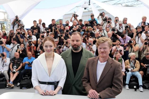 Photocall du film Kinds of Kindness lors du 77eme Festival International du Film de Cannes Emma Stone, Yorgos Lanthimos, Jesse Plemons Photocall du film Kinds of Kindness lors du 77eme Festival International du Film de Cannes le 18 mai 2024 Jacovides Moreau Bestimage Photocall for the film Kinds of Kindness at the 77th Cannes International Film Festival on 18 May 2024 Cannes France  Copyright: xJACOVIDES-MOREAUx xBESTIMAGExJACOVIDES-MOREAUx xBESTIMAGEx