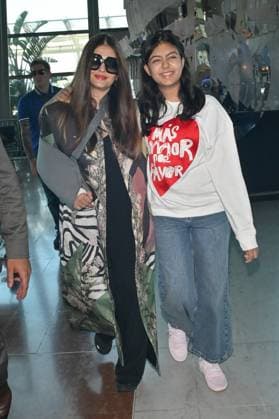 Cannes 2024 Celebs At Nice Airport Aishwarya Rai and daughter Aaradhya at Nice airport ahead of the 77th Cannes Film Festival in Nice, France on May 18, 2024. Photo by Julien Reynaud APS-Medias ABACAPRESS.COM Nice France  Copyright: xReynaudxJulien APS-Medias ABACAx