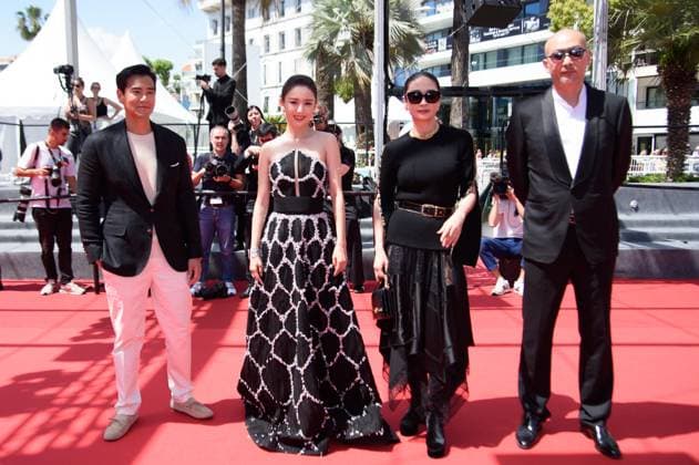 Cannes Caught By The Tides Red Carpet NG Eddie Li, Tong Liya, Liang Jing and Guan Hu attending the ?Caught By The Tides? Screening and Red Carpet at Palais Des Festivals in Cannes, France on May 18 2024 as part of the 77th Cannes Film Festival. Photo by Nicolas Genin ABACAPRESS.COM Cannes France  Copyright: xGeninxNicolas ABACAx
