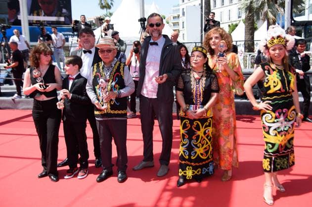 Cannes Caught By The Tides Red Carpet NG Martin Verset, Director Claude Barras and cast and crew attending the ?Caught By The Tides? Screening and Red Carpet at Palais Des Festivals in Cannes, France on May 18 2024 as part of the 77th Cannes Film Festival. Photo by Nicolas Genin ABACAPRESS.COM Cannes France  Copyright: xGeninxNicolas ABACAx