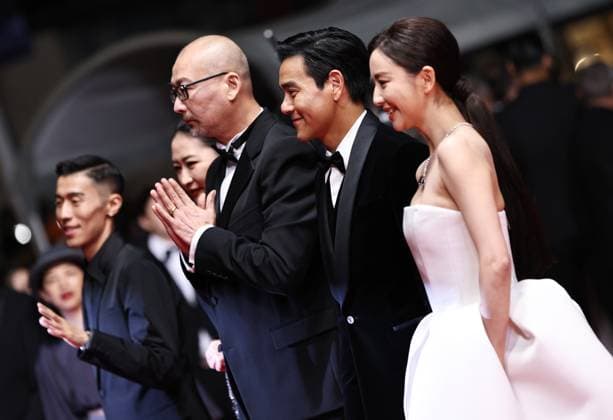 (240518) -- CANNES, May 18, 2024 -- Chinese director Guan Hu (3rd R) and cast members Zhou You (1st L), Liang Jing (2nd L), Eddie Peng (2nd R) and Tong Liya arrive at the red carpet for the film Gou Zhen (Black Dog) during the 77th edition of the Cannes Film Festival in Cannes, southern France, on May 17, 2024. The film Gou Zhen (Black Dog) is in competition for the category Un Certain Regard of the festival. ) FRANCE-CANNES-FILM FESTIVAL-BLACK DOG GaoxJing 