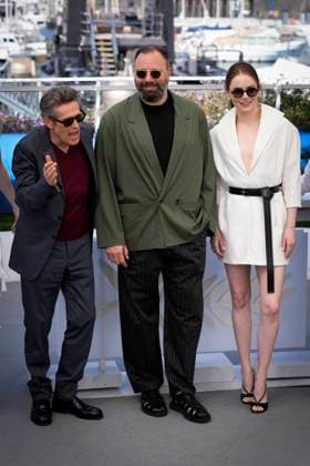IPP Photo Daniele Cifala™ Cannes 18 05 2024 Kinds Of Kindness Photocall The 77th Annual Cannes Film Festival in the photo Willem Dafoe, Yorgos Lantinos and Emma Stone Italy Photo Press World Copyright