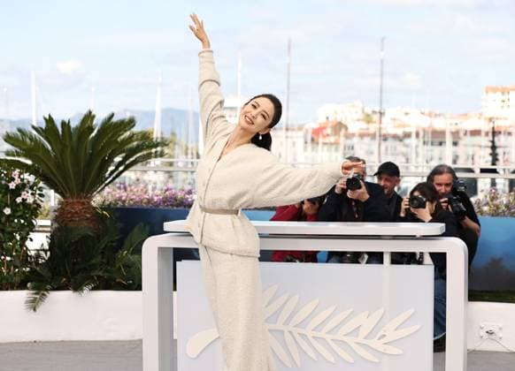 (240518) -- CANNES, May 18, 2024 -- Actress Tong Liya poses during the photocall of the film Black Dog at the 77th edition of the Cannes Film Festival in Cannes, southern France, on May 18, 2024. ) FRANCE-CANNES-FILM FESTIVAL- BLACK DOG -PHOTOCALL GaoxJing 