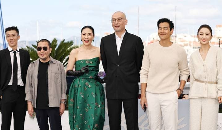 (240518) -- CANNES, May 18, 2024 -- (From L to R) Actor Zhou You, actor Jia Zhangke, actress Liang Jing, director Guan Hu, actor Eddie Peng, actress Tong Liya pose during the photocall of the film Black Dog at the 77th edition of the Cannes Film Festival in Cannes, southern France, on May 18, 2024. ) FRANCE-CANNES-FILM FESTIVAL- BLACK DOG -PHOTOCALL GaoxJing