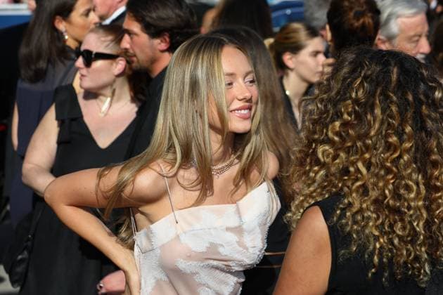 May 18, 2024, Cannes, Cote D azur, France: ESTER EXPOSITO walks the red carpet ahead of the Emilia Perez Premiere screening at the 77th Annual Cannes Film Festival at Palais des Festivals in Cannes, France Cannes France - ZUMAc179 20240518_zep_c179_168 Copyright: xMickaelxChavetx