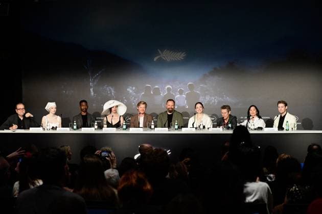 Press conference for the film Kinds of kindness at the 77th Cannes International Film Festival Didier Allouch, Hunter Schafer, Mamoudou Athie, Margaret Qualley, Jesse Plemons, Yorgos Lanthimos, Emma Stone, Willem Dafoe, Hong Chau, Joe Alwyn ConfÃ rence de presse du film Kinds of kindness lors du 77eme Festival International du Film de Cannes le 18 mai 2024 Valentina Claret Pool Cannes Bestimage Press conference for the film Kinds of Kindness at the 77th Cannes International Film Festival on 18 May 2024 Cannes France  Copyright: xPoolxCannesx xBestimagexPoolxCannesx xBestimagex