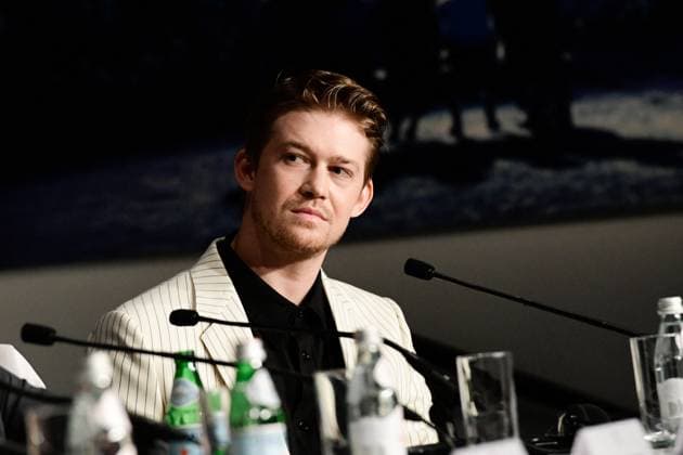 ConfÃ rence de presse du film Kinds of kindness lors du 77eme Festival International du Film de Cannes Joe Alwyn ConfÃ rence de presse du film Kinds of kindness lors du 77eme Festival International du Film de Cannes le 18 mai 2024 Valentina Claret Pool Cannes Bestimage Press conference for the film Kinds of Kindness at the 77th Cannes International Film Festival on 18 May 2024 Cannes France  Copyright: xPoolxCannesx xBestimagexPoolxCannesx xBestimagex