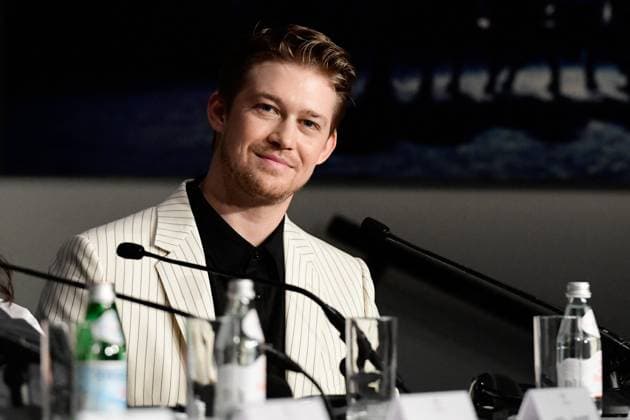 ConfÃ rence de presse du film Kinds of kindness lors du 77eme Festival International du Film de Cannes Joe Alwyn ConfÃ rence de presse du film Kinds of kindness lors du 77eme Festival International du Film de Cannes le 18 mai 2024 Valentina Claret Pool Cannes Bestimage Press conference for the film Kinds of Kindness at the 77th Cannes International Film Festival on 18 May 2024 Cannes France  Copyright: xPoolxCannesx xBestimagexPoolxCannesx xBestimagex